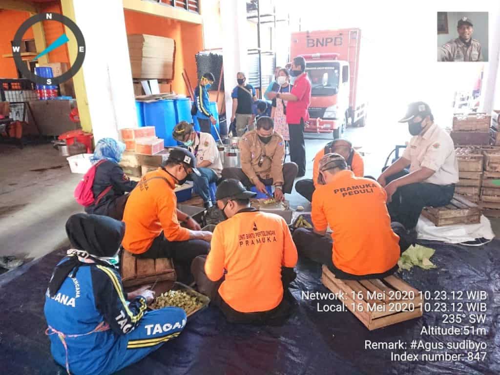 Pramuka Peduli Kwarda Jateng terlibat dalam penyediaan 2000 nasi bungkus siap santap