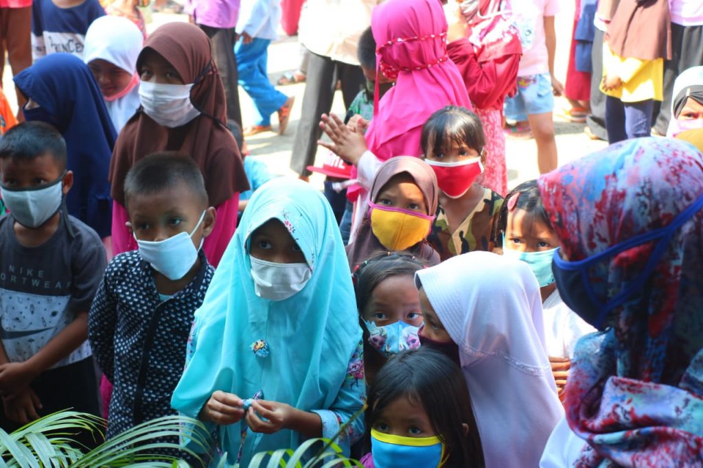 Pramuka Peduli dan BNPB Berbagi di Zona Hijau Covid-19