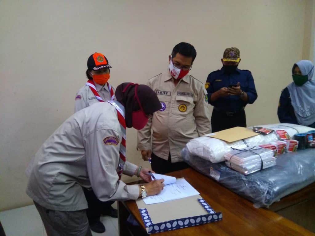 Gubernur Jateng Bagikan Bahan Kain Masker Ke Kwarcab Demak Melalui Kwarda Jateng – Demak Pramuka Jateng Gubernur Jateng Bagikan Bahan Kain Masker Ke Kwarcab Demak Melalui Kwarda Jateng – Demak Pramuka Jateng