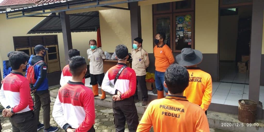 Kwarcab Purbalingga Pertebal Personil Bantuan di Lokasi Bencana Alam Tanah Bergerak Dusun Pagersari Kwarcab Purbalingga Pertebal Personil Bantuan di Lokasi Bencana Alam Tanah Bergerak Dusun Pagersari