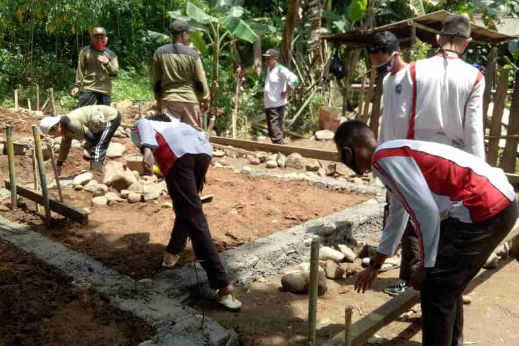 Pramuka Peduli SMK Muhammadiyah Bobotsari Gelar Baksos di Lokasi Bencana Tanah Longsor Desa Banjarsari Pramuka Peduli SMK Muhammadiyah Bobotsari Gelar Baksos di Lokasi Bencana Tanah Longsor Desa Banjarsari