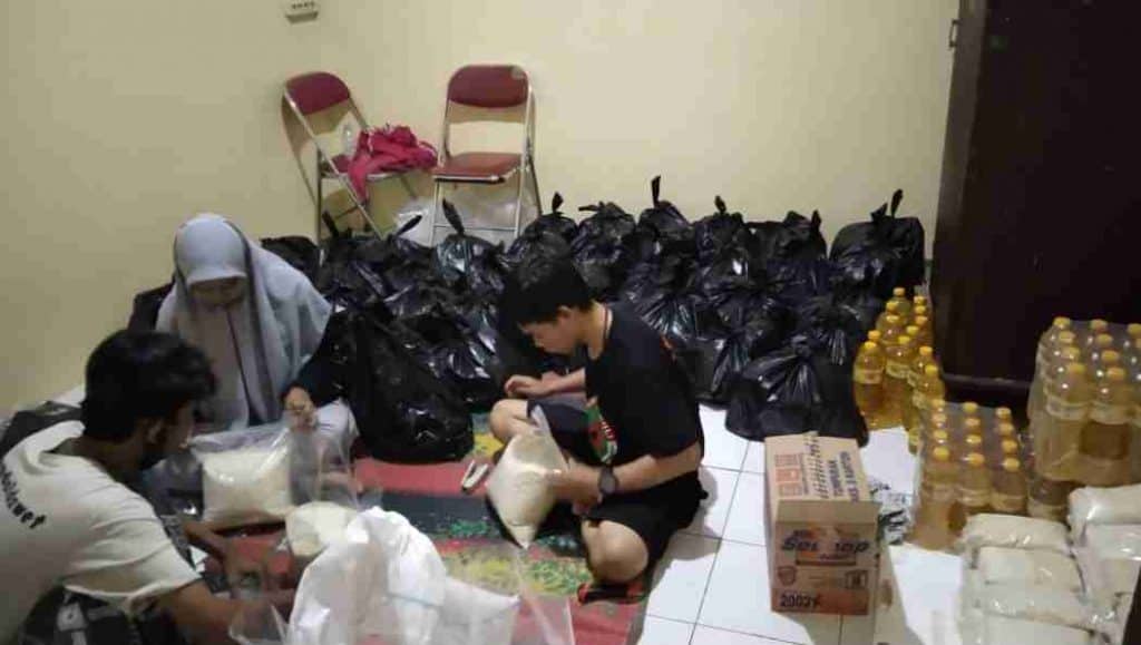 Kwarcab Purbalingga Salurkan 250 Kilogram Beras Bantuan Kwarnas untuk Korban Bencana Alam Kwarcab Purbalingga Salurkan 250 Kilogram Beras Bantuan Kwarnas untuk Korban Bencana Alam