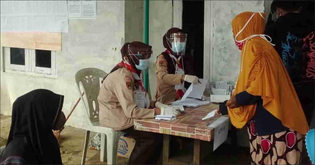 Wow Keren. Nyoblos di TPS 004 Desa Ponjen, Dilayani KPPS Berseragam Pramuka – Kwartir Ranting Cabang Purbalingga Wow Keren. Nyoblos di TPS 004 Desa Ponjen, Dilayani KPPS Berseragam Pramuka