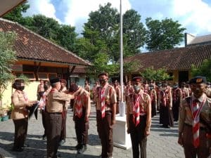 50 ORANG DAPAT PREDIKAT GARUDA – KWARTIR CABANG GROBOGAN Kabid Bina Muda Kukuhkan Pramuka Garuda Golongan Penegak
