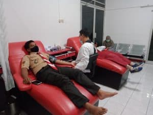 SAKA WANABAKTI GROBOGAN GELAR BULAN BAKTI – KWARTIR CABANG GROBOGAN Peserta Bulan Bakti Melakukan Donor Darah
