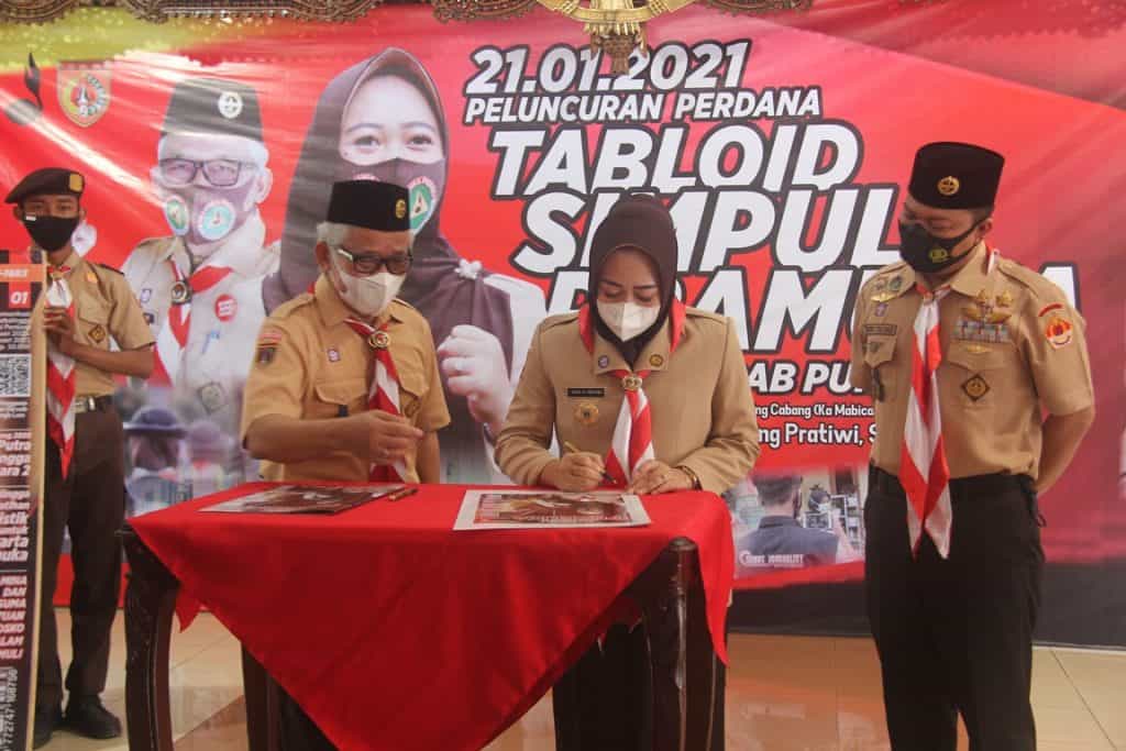 Ka Mabicab, Kak Dyah Hayuning Pratiwi Luncurkan Tabloid ‘Simpul Pramuka’ Kwarcab Purbalingga Ka Mabicab, Kak Dyah Hayuning Pratiwi Luncurkan Tabloid ‘Simpul Pramuka’ Kwarcab Purbalingga