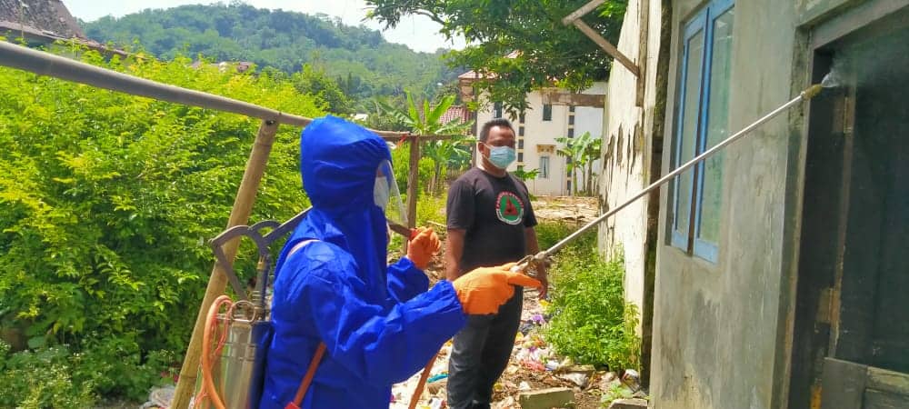 Genderang Perang Terhadap Covid-19 Terus Ditabuh. Pramuli Karangmoncol Semprot Desinfektan – Kwarcab Purbalingga Genderang Perang Terhadap Covid-19 Terus Ditabuh. Pramuli Karangmoncol Semprot Desinfektan – Kwarcab Purbalingga