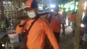 PRAMUKA PEDULI KWARCAB GROBOGAN IKUT KERJA BAKTI PENANGANAN TANAH LONGSOR DAN TANGGUL JEBOL – KWARTIR CABANG GROBOGAN Bersama relawan lainnya ikut serta membersihkan material longsor