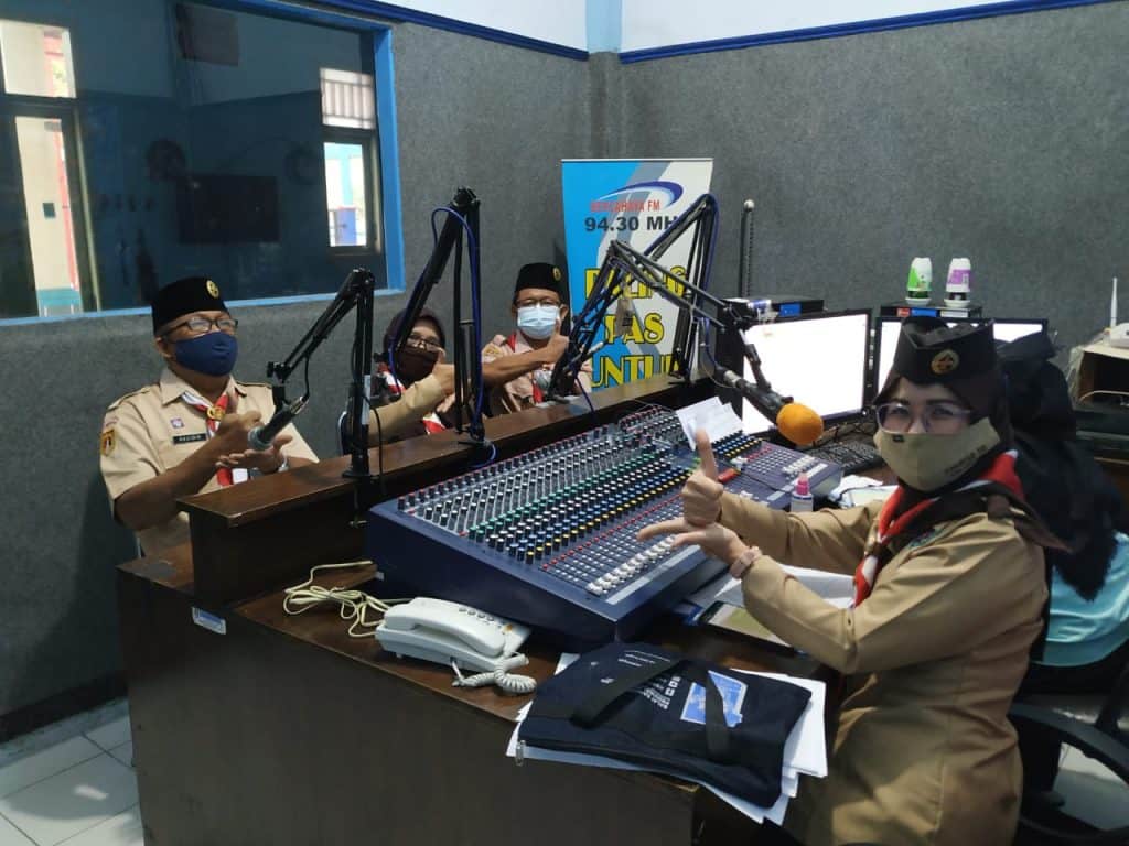 Pramuka Gudep SMP NEGERI 5 Cilacap On Air dibercahaya FM 94,30 MHz Pramuka Gudep SMP NEGERI 5 Cilacap On Air dibercahaya FM 94,30 MHz