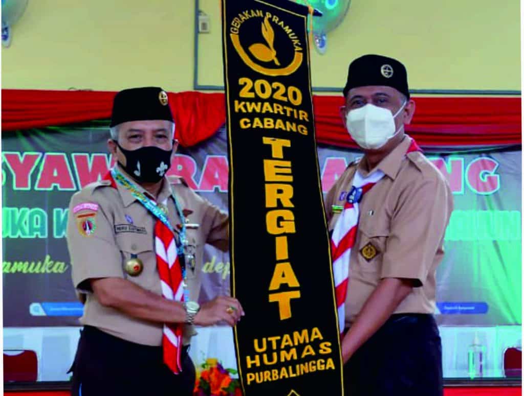 Kwarda Jateng Serahkan Samir Tergiat untuk Kwarcab Purbalingga Kwarda Jateng Serahkan Samir Tergiat untuk Kwarcab Purbalingga