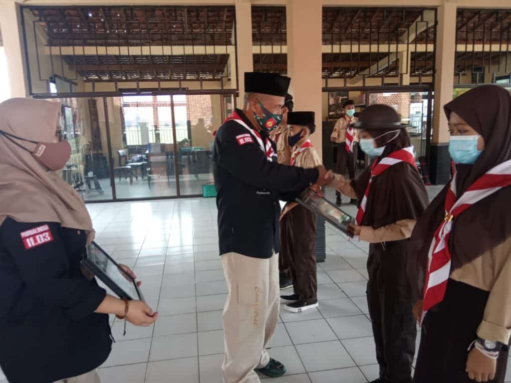 Kak Refisa Perwakilan Kwarran Bobotsari Juara 1 Kaligrafi di Pesantran Penggalang Kak Refisa Perwakilan Kwarran Bobotsari Juara 1 Kaligrafi di Pesantran Penggalang