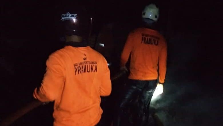 Ubaloka Demak Membantu Pemadaman Kebakaran Rumah di Mijen Demak – Demak Pramuka Jateng Ubaloka Demak Membantu Pemadaman Kebakaran Rumah di Mijen Demak – Demak Pramuka Jateng