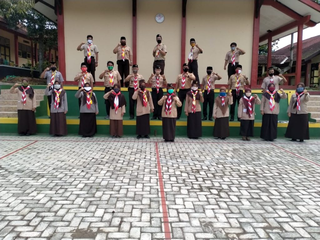 Ketua DKC Brebes ikuti Kursus Mahir Pembina Pramuka Tingkat Dasar yang di selenggarakan oleh Kwartir Cabang Brebes di SMA N 1 Paguyangan Ketua DKC Brebes ikuti Kursus Mahir Pembina Pramuka Tingkat Dasar yang di selenggarakan oleh Kwartir Cabang Brebes di SMA N 1 Paguyangan