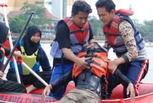 Diawasi BPBD dan Tagana, Kwarcab bersama Dispora Kota Tangerang Gelar Latihan Water Rescue – Warta Gerakan Pramuka