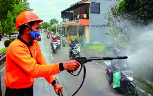 KWARCAB PURBALINGGA – Antisipasi Covid-19.Pramuli Purbalingga Ikut Penyemprotan Udara Gunakan Eco Enzyme KWARCAB PURBALINGGA - Antisipasi Covid-19.Pramuli Purbalingga Ikut Penyemprotan Udara Gunakan Eco Enzyme