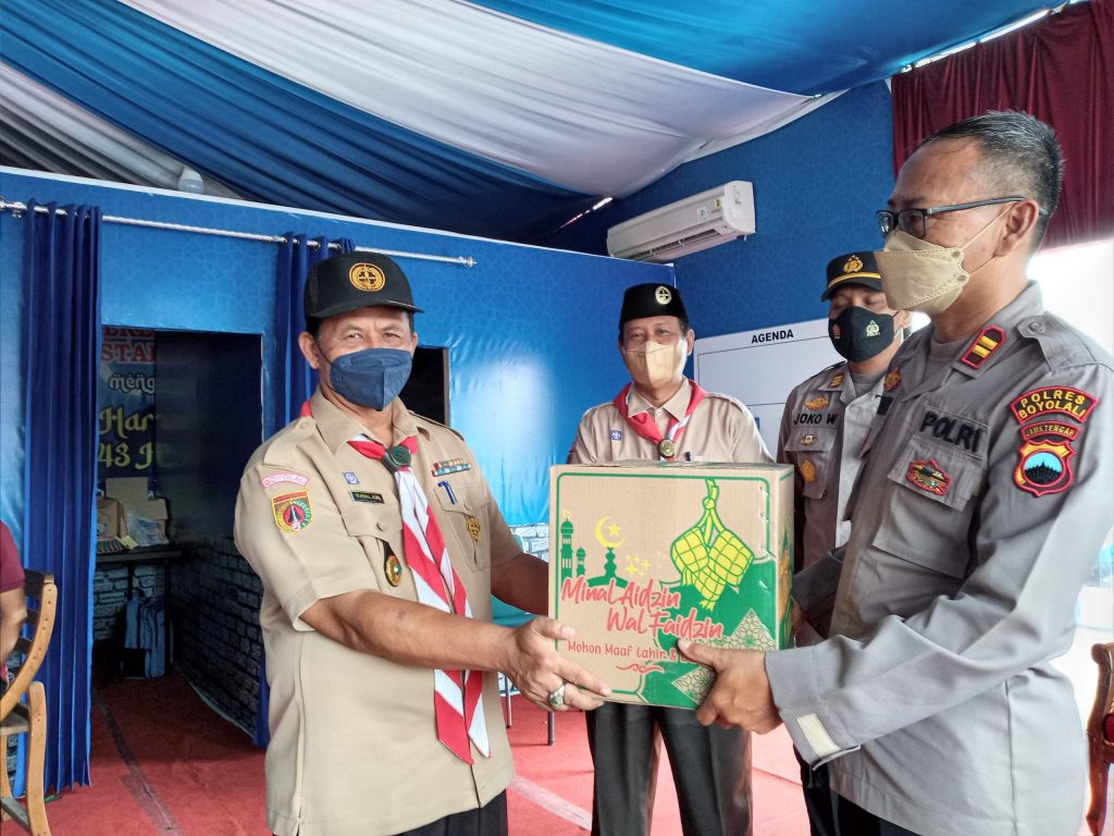 Monitoring ke Posko Mudik, Pramuka Boyolali Bagikan Masker dan Paket Makanan Monitoring ke Posko Mudik, Pramuka Boyolali Bagikan Masker dan Paket Makanan