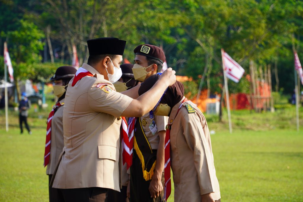 Widya Peserta PWD Kontingen Demak Bangga Menjadi Petugas Penyematan – Demak Pramuka Jateng Widya Peserta PWD Kontingen Demak Bangga Menjadi Petugas Penyematan – Demak Pramuka Jateng
