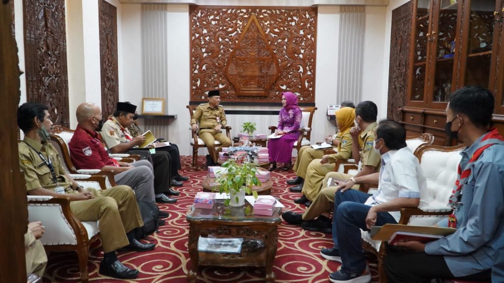 Pj. Bupati Berikan Semangat Untuk Pramuka Jepara Pj. Bupati Berikan Semangat Untuk Pramuka Jepara