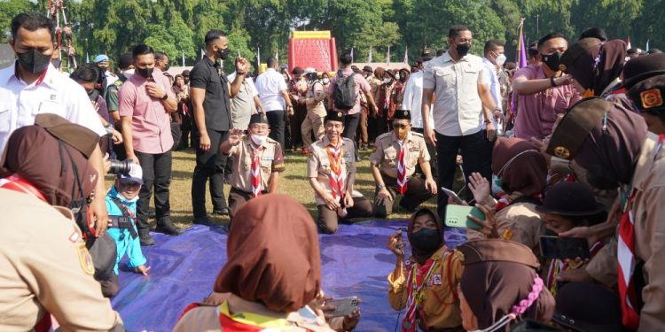 Kak Jokowi Saksikan Peserta Jamnas Pramuka Bermain e-Sport di Cibubur Kak Jokowi Saksikan Peserta Jamnas Pramuka Bermain e-Sport di Cibubur