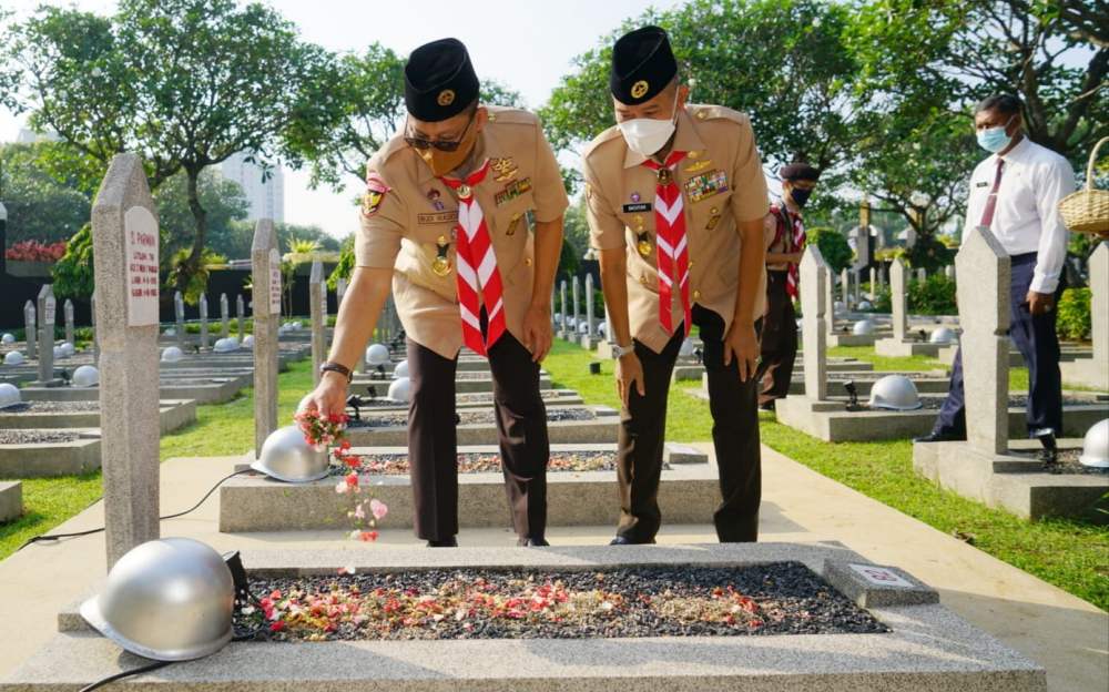 Dipimpin Ketua Kwarnas, Ratusan Pramuka Ikuti Ziarah di TMP Kalibata – Warta Pramuka