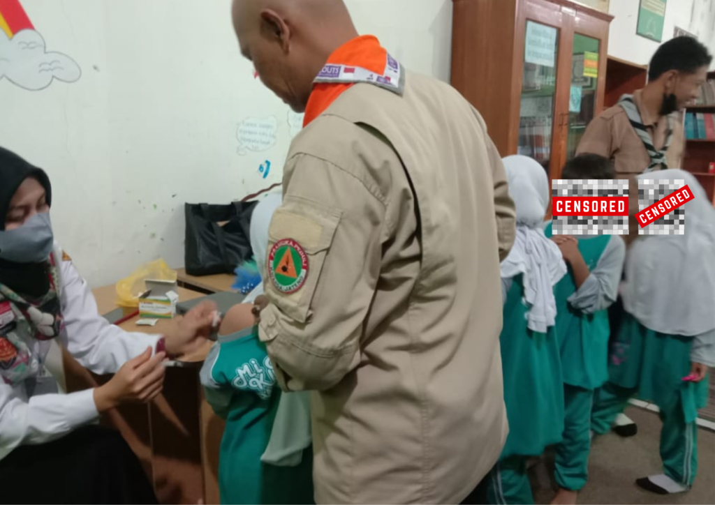 [FOTO] :  Pramuka Wonosobo Bantu Giat Imunisasi Anak