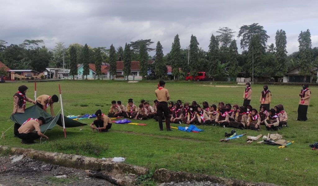 41 Penegak di Kwarran Tambak Ikuti Diklat Pembuatan Bivak