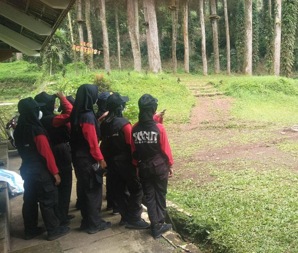 DI WANA WISATA BATURADEN REGU MATAHARI DAN REGU GARUDA PANGKALAN SMP NEGERI 3 KALIBAGOR BERLATIH MENGENAL MEDAN LT III KWARCAB BANYUMAS TAHUN 2022 DI WANA WISATA BATURADEN REGU MATAHARI DAN REGU GARUDA PANGKALAN SMP NEGERI 3 KALIBAGOR BERLATIH MENGENAL MEDAN LT III KWARCAB BANYUMAS TAHUN 2022