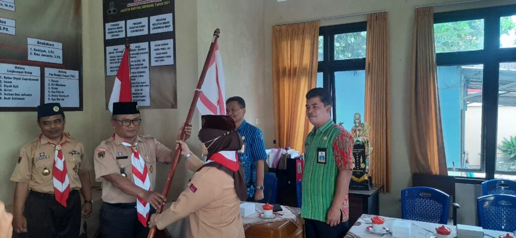 Filosofi Tawon dalam Pelepasan Kontingen LT III Kwartir Ranting Sumbang Tahun 2022 Filosofi Tawon dalam Pelepasan Kontingen LT III Kwartir Ranting Sumbang Tahun 2022