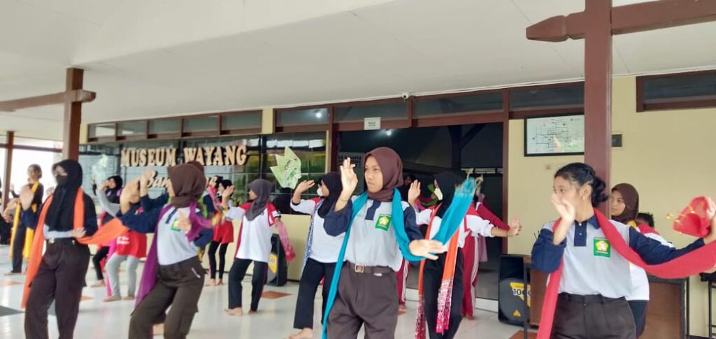 Kenalkan Museum Wayang melalui belajar tari bersama Kenalkan Museum Wayang melalui belajar tari bersama