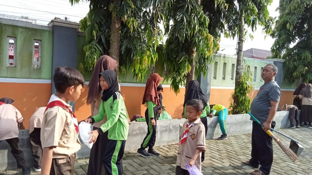 Pasukan Pembersih SDN 1 Rawalo