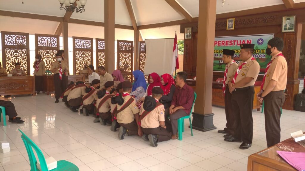 Pelepasan Kontingen LT III Kwarran Kalibagor ditandai “Sungkeman” Perestuan Kontingen LT III Kwaran Kalibagor Berlangsung Dengan Hikmat