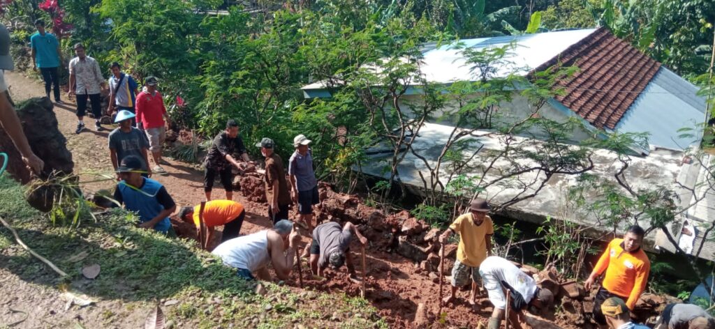 Pramuka Peduli Kwarran Somagede Asesmen BencanaTanah Longsor