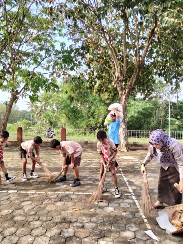 Ragam Kegiatan Gerakan Aksi Lingkungan Kwarran Purwojati