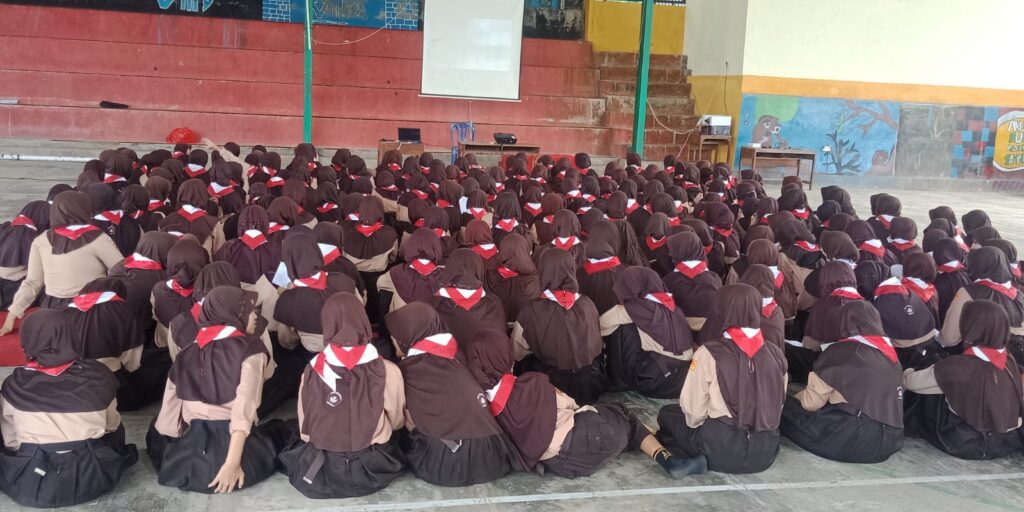 Siswa SMPN 2 Rawalo Nonton Bersama Film G30 S PKI