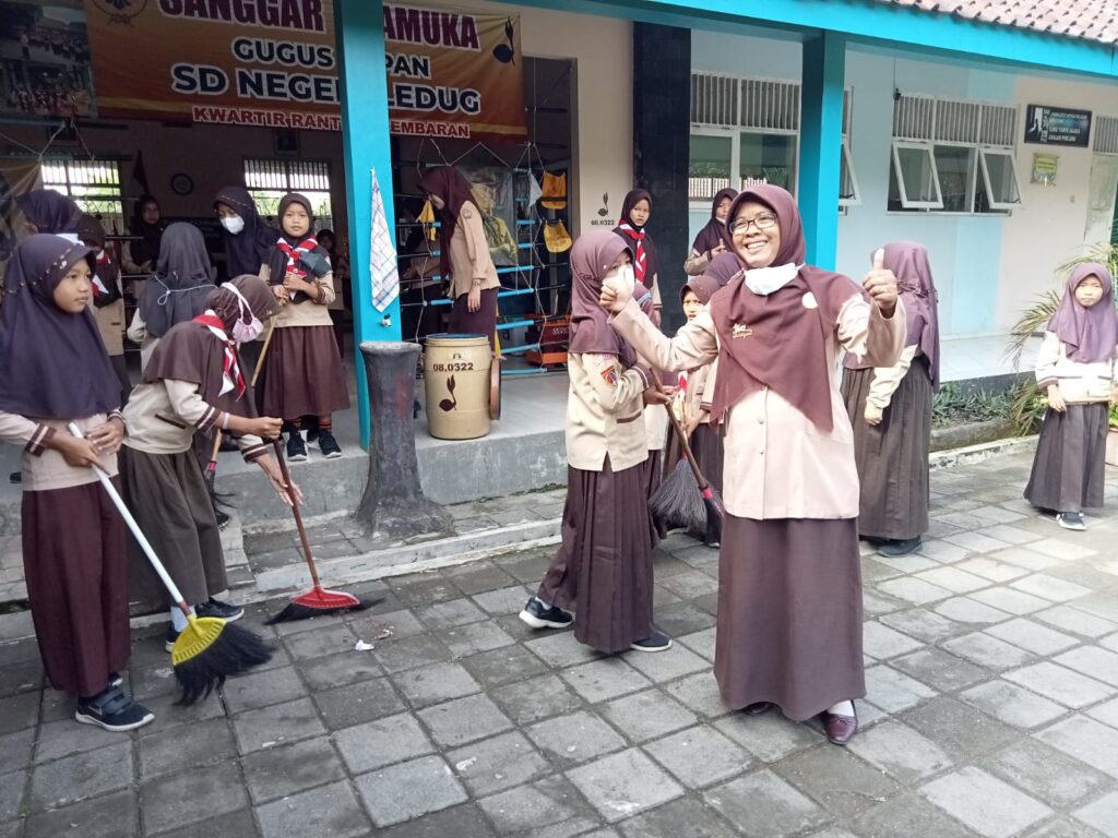 World Clean Up Day Ubah Karakter Peserta Didik World Clean Up Day Ubah Karakter Peserta Didik