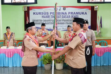 KMD Kwarran Kalimanah Lahirkan Pembina Pramuka Yang Berkua KMD Kwarran Kalimanah Lahirkan Pembina Pramuka Yang Berkua