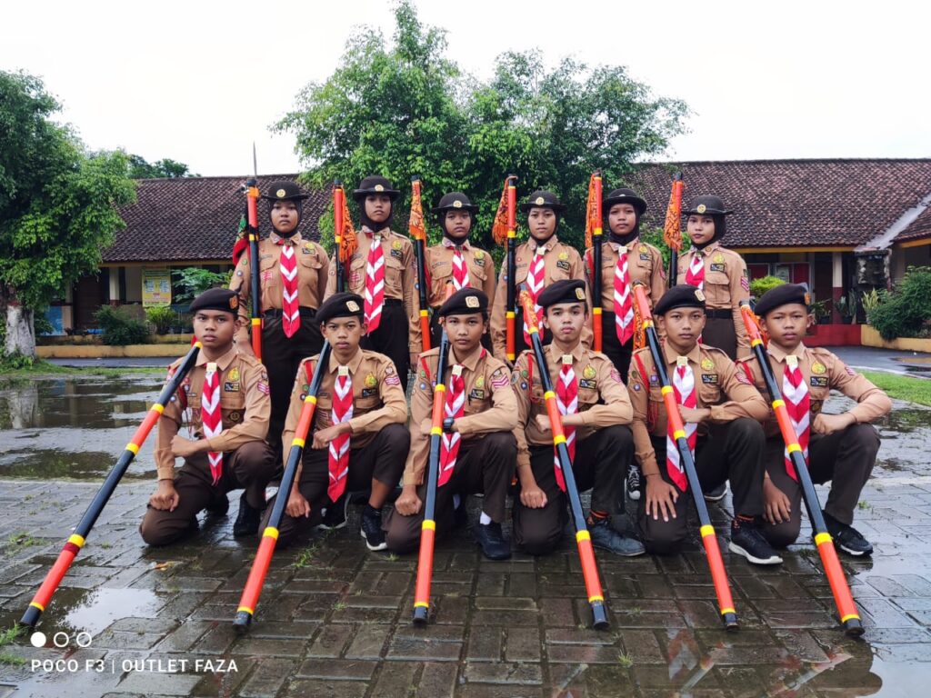 Kontingen MTs Ma’arif NU 1 Rawalo   Siap Lomba Gebyar Pramuka Ma’arif Tahun 2022.