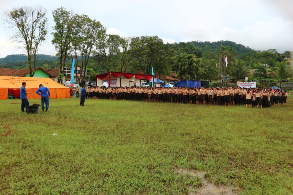 PANGKALAN SMK WIWOROTOMO GELAR KEMAH BHAKTI  DI WINDUJAYA