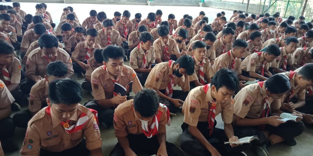 Siswa SMP Negeri 2 Rawalo Membaca Yasin Bersama Siswa SMP Negeri 2 Rawalo Membaca Yasin Bersama