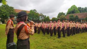Senam Kewer-Kewer Ramaikan Latihan Pramuka di SMP Negeri 4 Purwokerto – Warta Pramuka
