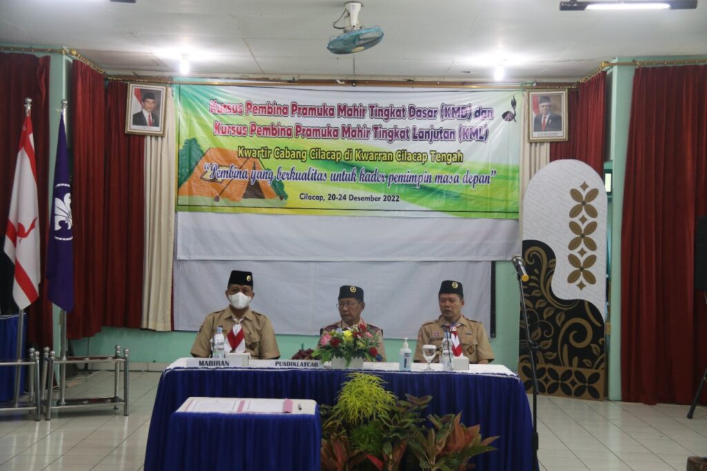 mencetak pembina yang berkualitas sebagai kader pemimpin masa depan