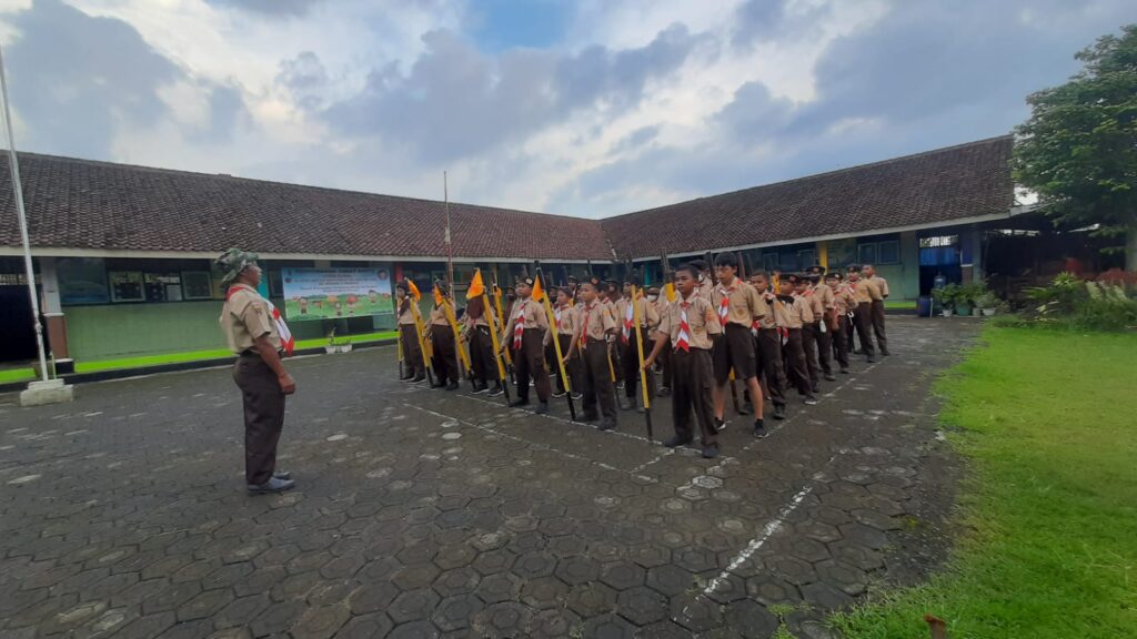 LATIH KEMANDIRIAN, SD NEGERI 8 KRANJI GELAR PERJUSA