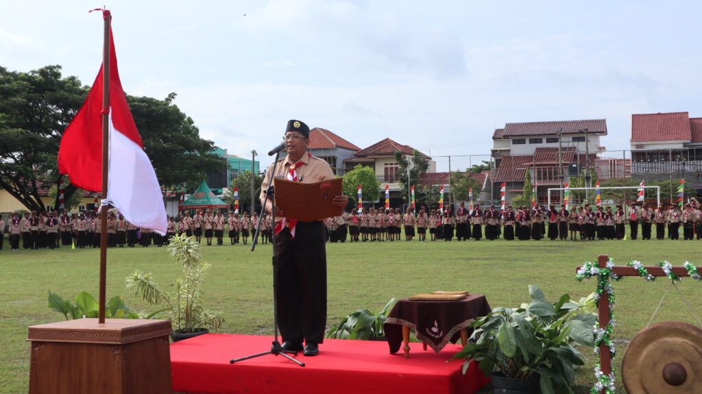resmi dibuka pesta siaga kwartir ranting cilacap selatan, dengan ditandai pelepasan balon oleh pembina upacara resmi dibuka pesta siaga kwartir ranting cilacap selatan, dengan ditandai pelepasan balon oleh pembina upacara