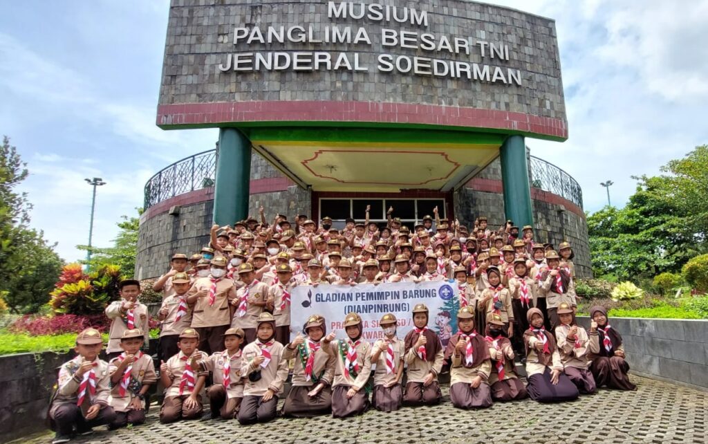 100 Siaga Ikuti Gladian Pemimpin Barung Tingkat Kwarran Purwokerto Barat