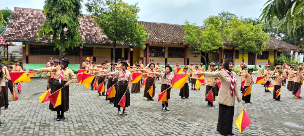 PEMBIASAAN SENAM SEMAPHORE GERAKAN PRAMUKA PANGKALAN SDN 1 TERMAS KARANGRAYUNG PEMBIASAAN SENAM SEMAPHORE GERAKAN PRAMUKA PANGKALAN SDN 1 TERMAS KARANGRAYUNG