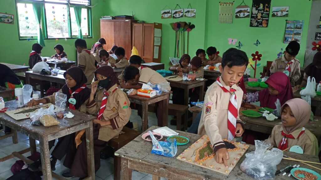 Tingkatkan Kreativitas Siaga, Kwarran Baturraden Gelar Lomba Mozaik untuk Siaga Tingkatkan Kreativitas Siaga, Kwarran Baturraden Gelar Lomba Mozaik untuk Siaga