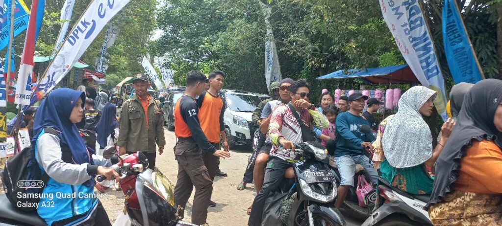 Partisipasi Pramuli Kwarran Wedung dalam Pasar Murah Hari Jadi Demak ke-520 – Demak Pramuka Jateng Partisipasi Pramuli Kwarran Wedung dalam Pasar Murah Hari Jadi Demak ke-520 – Demak Pramuka Jateng