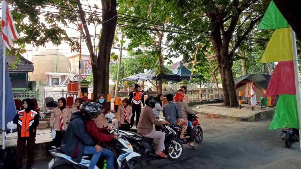 Hari ke-3 APPKBL Kwarcab Demak Bagikan Takjil – Demak Pramuka Jateng Hari ke-3 APPKBL Kwarcab Demak Bagikan Takjil – Demak Pramuka Jateng