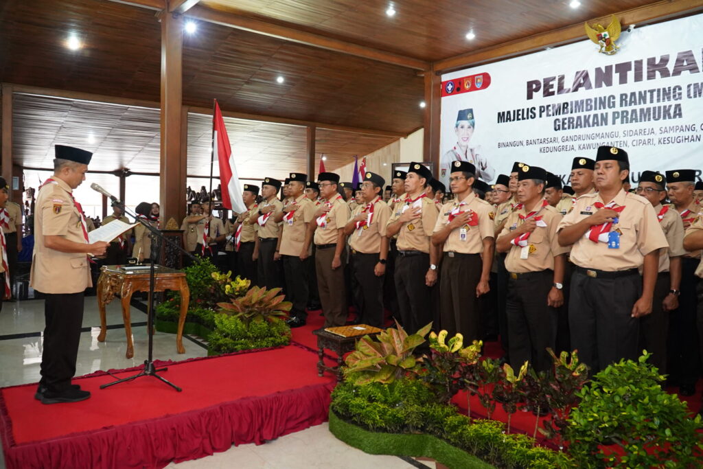 ketua kwarcab cilacap resmi melantik sepuluh camat sebagai ketua majelis pembimbing ranting (Mabiran)