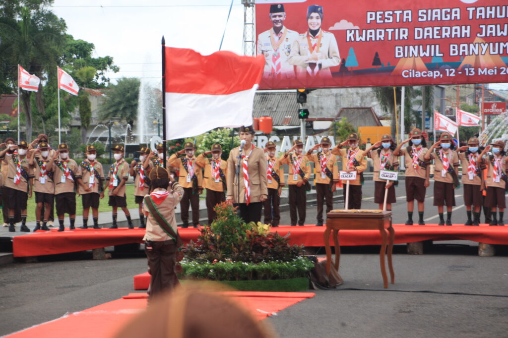 Pembukaan Pesta Siaga 2023 Binwil Banyumas di Alun Alun Kabupaten Cilacap dibuka Mabicab Kwarcab Cilacap Kak Yunita Dyah Suminar, SKM, M.Sc, M.Si